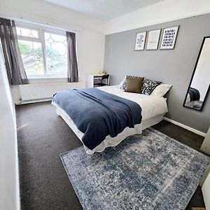 Beautiful Rooms In Prime Location!